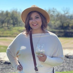 Meet your Posher, Lorrie